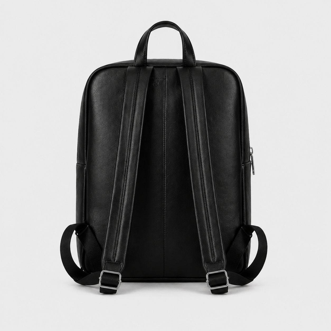 Black traveler back bag